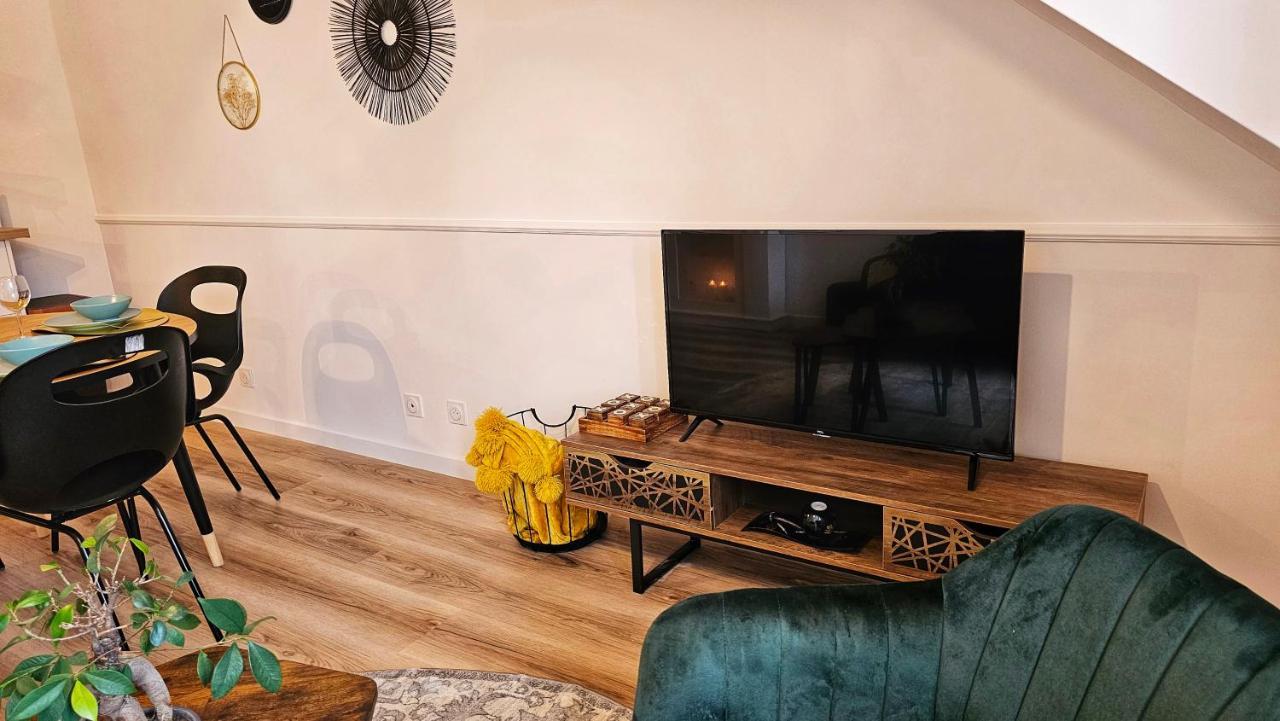 Neufs A Centre Apartment *